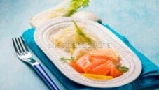 Carpaccio di salmone e finocchi, un piatto tra salute e gusto