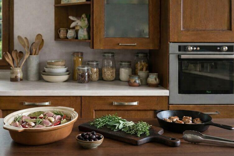 Preparazione bocconcini di maiale con olive