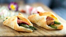 Fagottini di pasta sfoglia salati con bacon