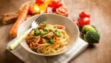 Spaghetti di primavera con verdure: nutrienti e sfiziosi!