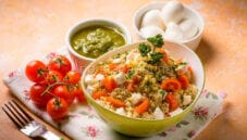 Cous cous con pesto, pomodorini e mozzarella