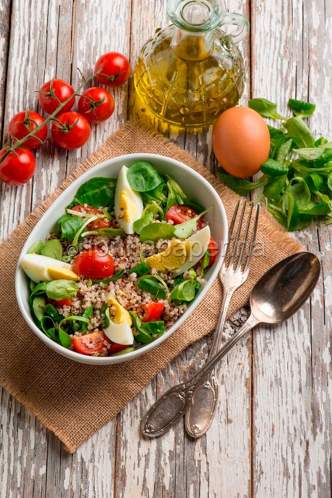 Insalata di quinoa e pomodorini Insalata di quinoa e pomodorini