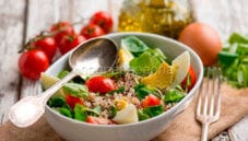 Insalata di quinoa e pomodorini, un pieno di salute