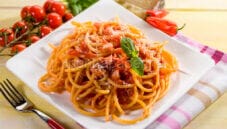Bucatini all’amatriciana: tradizione culinaria italiana