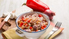 Insalata di ceci con peperoni e feta , genuina