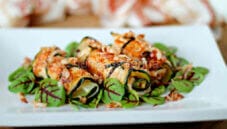 Involtini di pollo e zucchine, un secondo piatto leggero Involtini di pollo e zucchine, un secondo piatto leggero