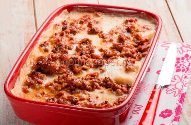 Lasagne alla bolognese con ragù di carne Lasagne alla bolognese