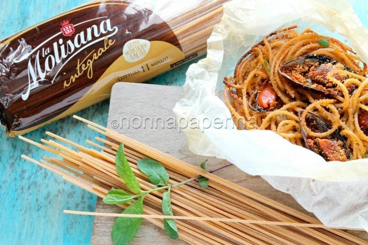 Spaghetti integrali alle cozze in cartoccio