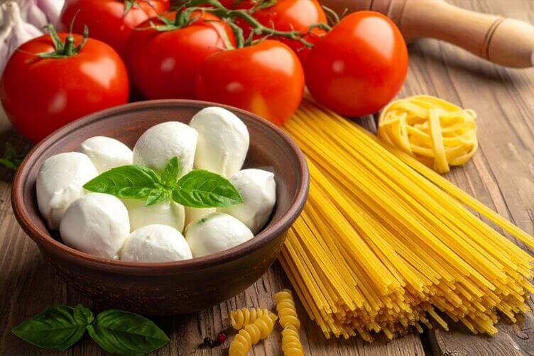 Mozzarella senza lattosio pomodori e pasta fresca Mozzarella senza lattosio pomodori e pasta fresca