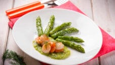Capesante con gli asparagi: un piatto di mare