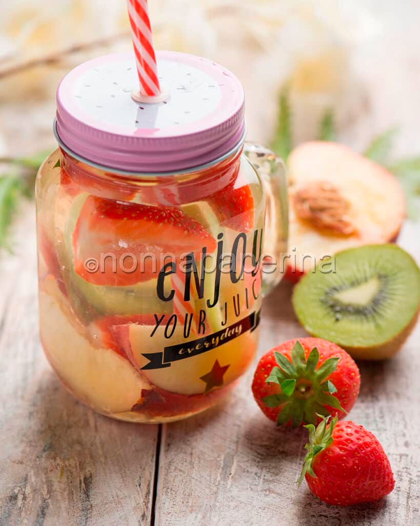 Acqua aromatizzata alle fragole