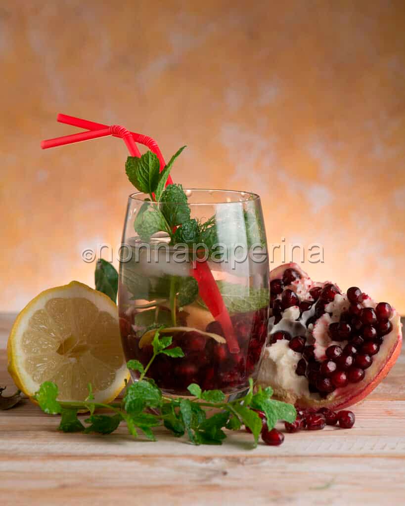 Acqua aromatizzata con melagrana