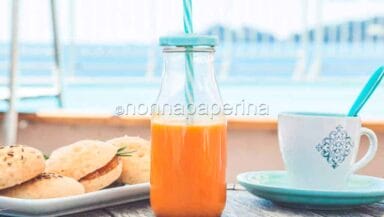 Centrifuga di carote, lime e ananas