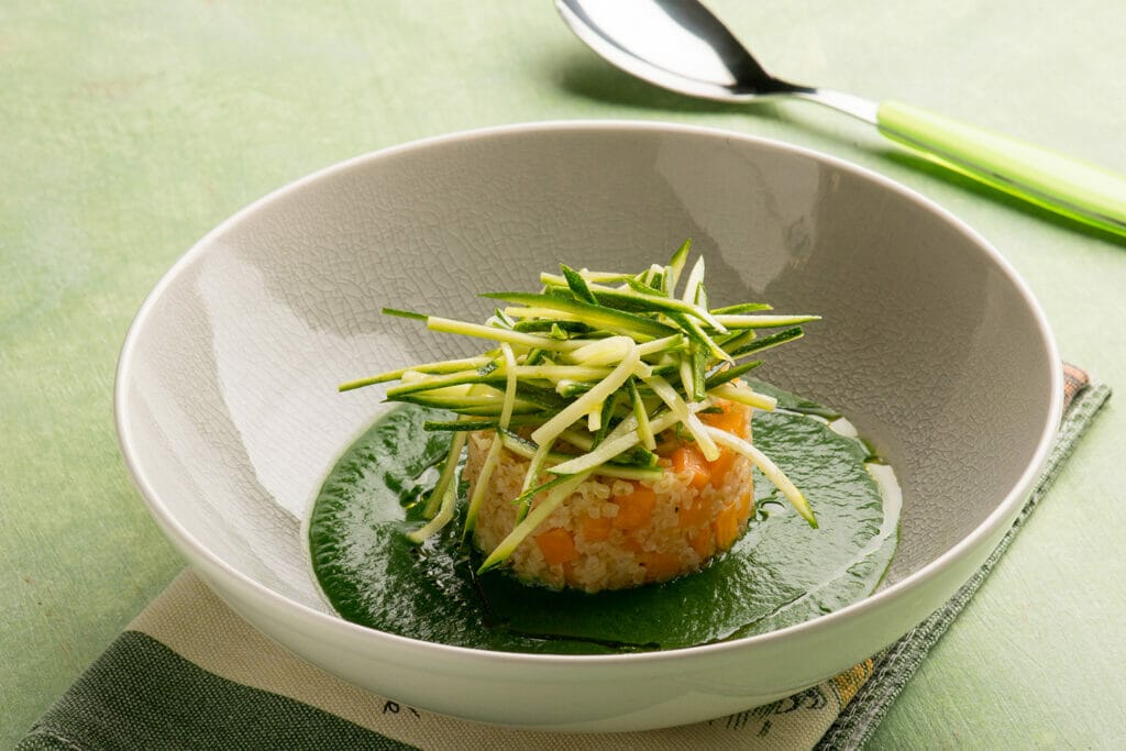Vellutata di spinaci con bulgur e zucchine