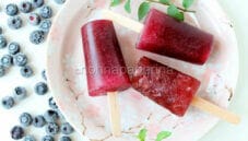 Ghiaccioli al mirtillo e infuso di menta Ghiaccioli al mirtillo e infuso di menta