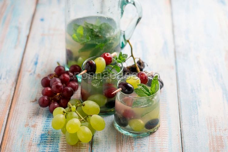 Acqua aromatizzata all’uva nera, rosata e bianca Acqua aromatizzata all’uva nera