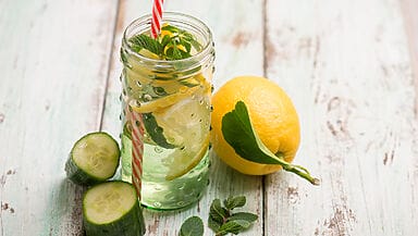 Acqua detox cetriolo e aloe