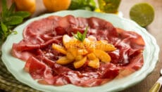 Bresaola con dadolata di albicocche