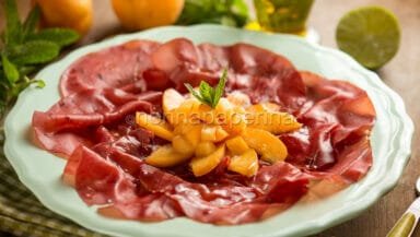 Bresaola con dadolata di albicocche