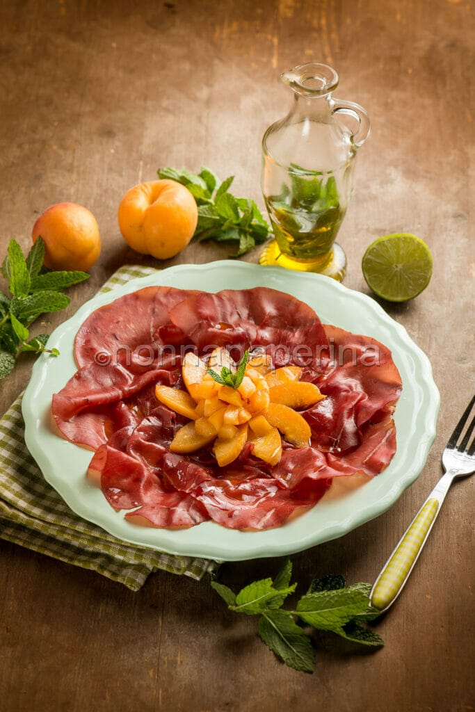 Bresaola con dadolata di albicocche