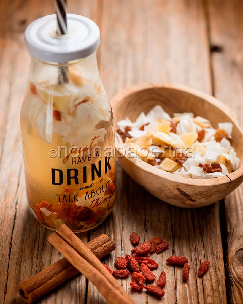 acqua aromatizzata alla frutta secca
