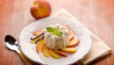 Budino alle pesche , un dolce per le giornate calde