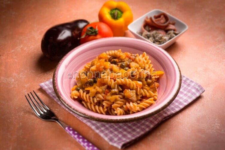 fusilli con melanzane e acciughe