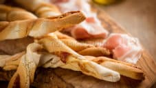 Stuzzicanti grissini arrotolati con Collinetta