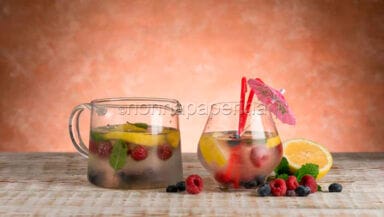 Acqua aromatizzata ai frutti di bosco