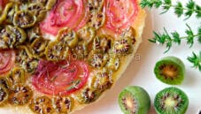 Tarte Tatin di Nergi e cipolla rossa profumata al timo Tarte Tatin di Nergi e cipolla rossa profumata al timo