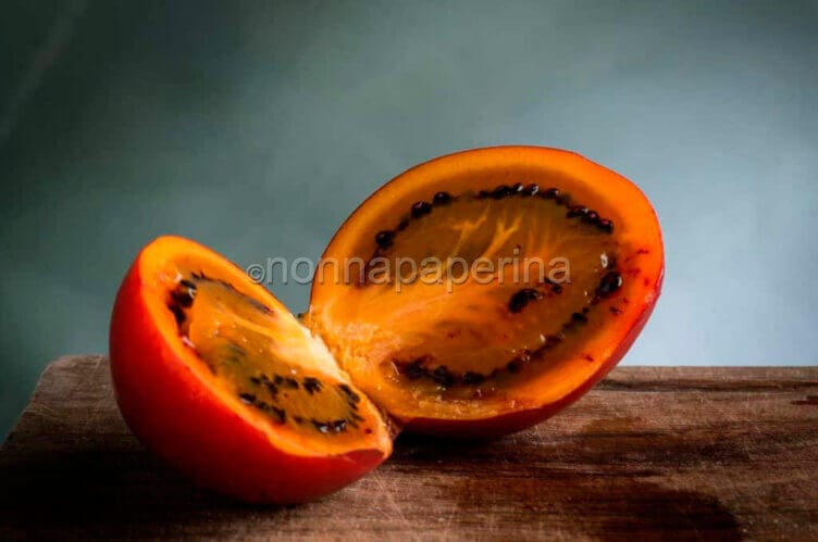Tamarillo rosso, il pomodoro del sud America Tamarillo rosso