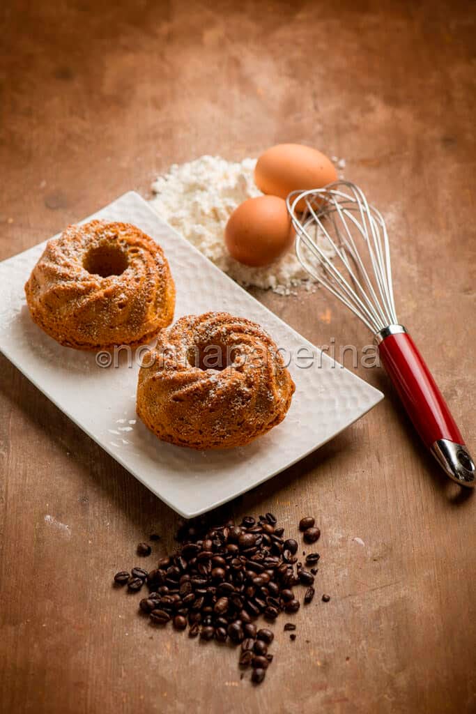 Mini savarin con farina di nocciole Mini savarin con farina di nocciole