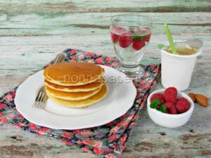 Pancake alle mandorle e lamponi