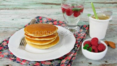 Pancake alle mandorle e lamponi