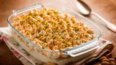 Tiramisu con mango e amaretti