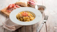 Fusilli con gorgonzola e prosciutto crudo, un primo gustoso