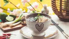 Mien ga – Spaghetti di soia in brodo di pollo