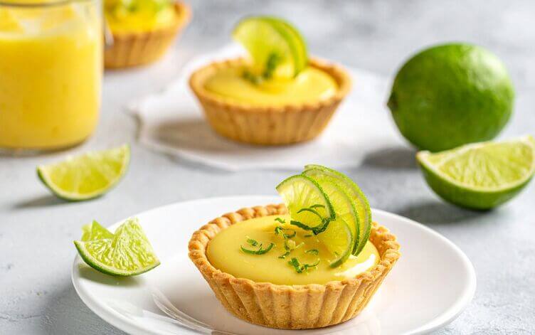 Tartelletta e lime curd setoso con zeste sottili
