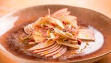 Ed ora una fresca delizia: l’insalata di carciofi e mele!