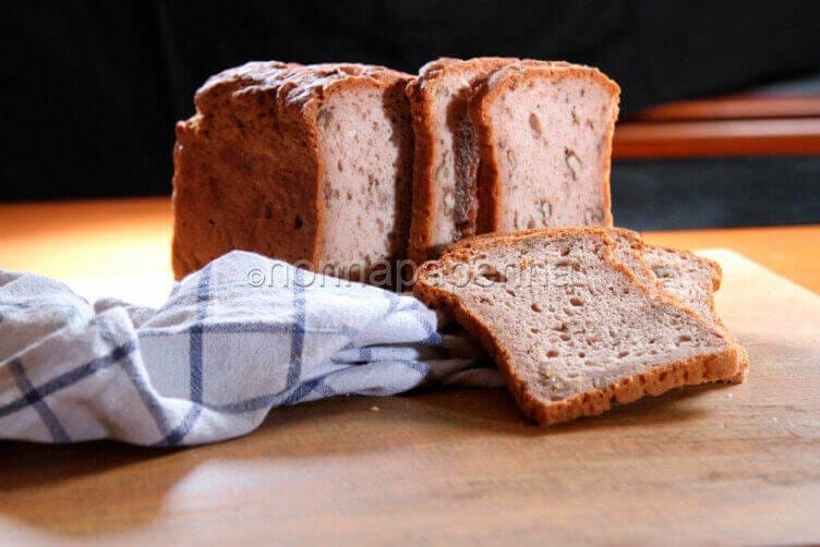Pane in cassetta con castagne sorgo e noci