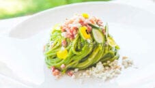 Linguine con zucchine e olio alla menta, un piatto raffinato