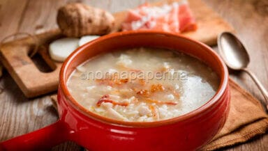 Minestra di taro con cipolle e speck