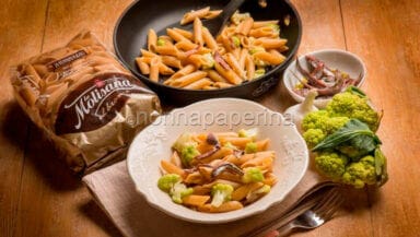 Penne integrali con cavolo verde e acciughe