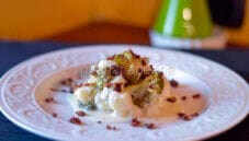 Gnocchi con broccoletti e briciole di pancetta