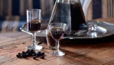 Un bicchierino di liquore alla liquirizia Un bicchierino di liquore alla liquirizia