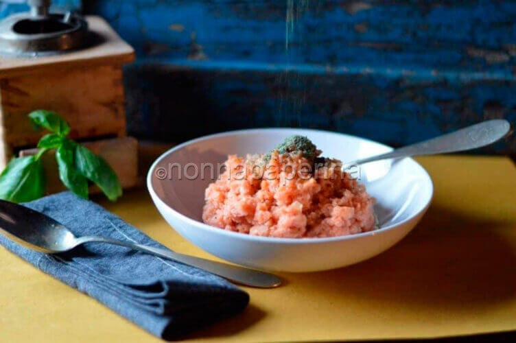 pappa al pomodoro con polvere di basilico