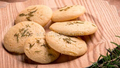 Focaccine di miglio al rosmarino