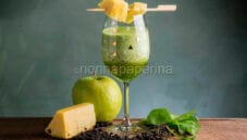 Aperitivo con ananas e kombucha, una vera bomba Aperitivo con ananas e kombucha, una vera bomba