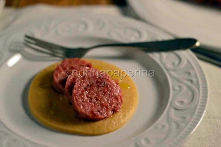 Cotechino in crema di lenticchie rosse