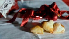 Cuori di pasta sfoglia con crema all’acqua Cuori di pasta sfoglia con crema all’acqua